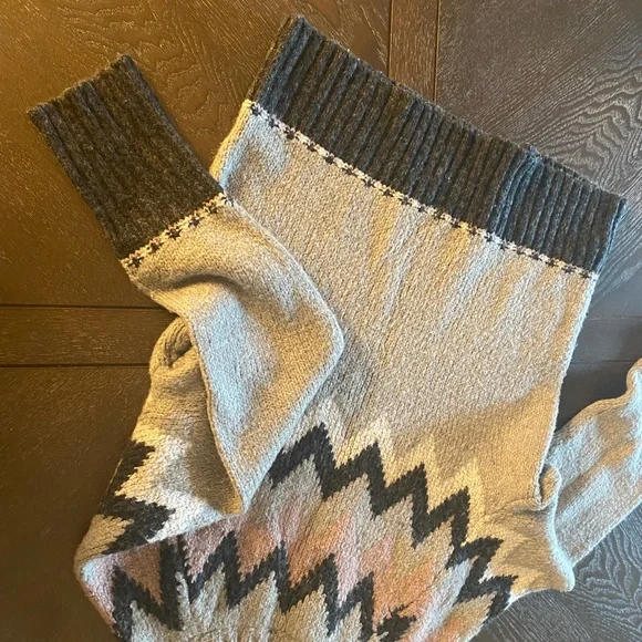 Sweater - Picture 3 of 8